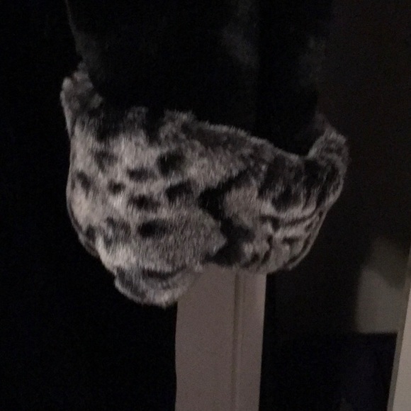 PamelaMcCoyCollection,1X,Black Faux Sherred Beaver Trimmed with Faux Chinchilla - Picture 2 of 15